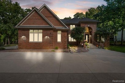 2490 Island View Drive West Bloomfield Charter Township MI 48324