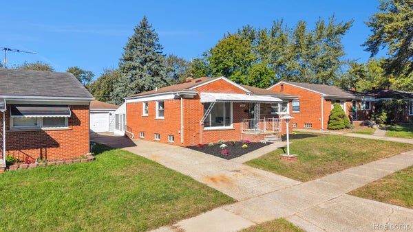24988 POWERS AVE, DEARBORN HEIGHTS, MI 48125 - Image 6fb40621ba37fa82c819c5ac702c26ea/936196162
