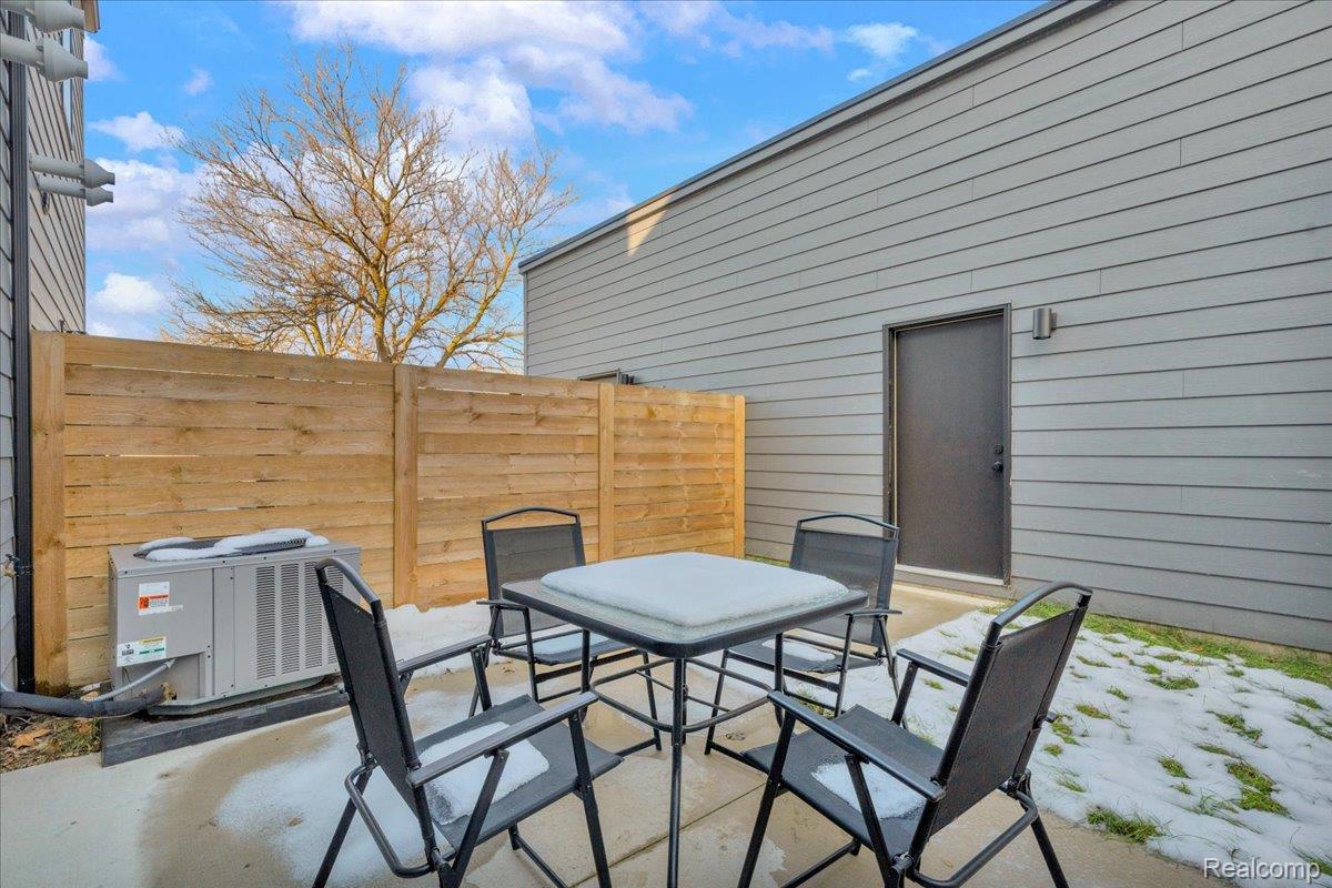 Detroit City, Michigan 48208, United States, 2 Bedrooms Bedrooms, ,3 BathroomsBathrooms,Residential,Active,146552