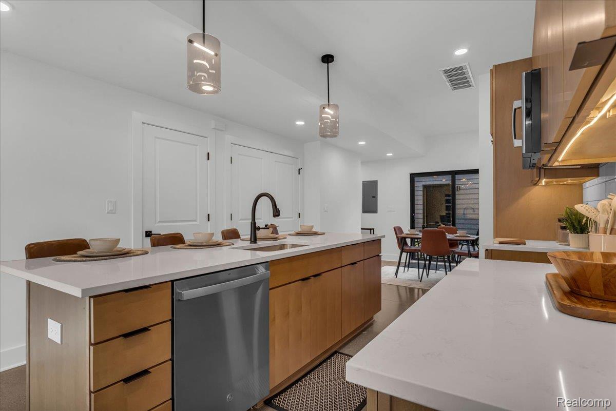 Detroit City, Michigan 48208, United States, 2 Bedrooms Bedrooms, ,3 BathroomsBathrooms,Residential,Active,146552