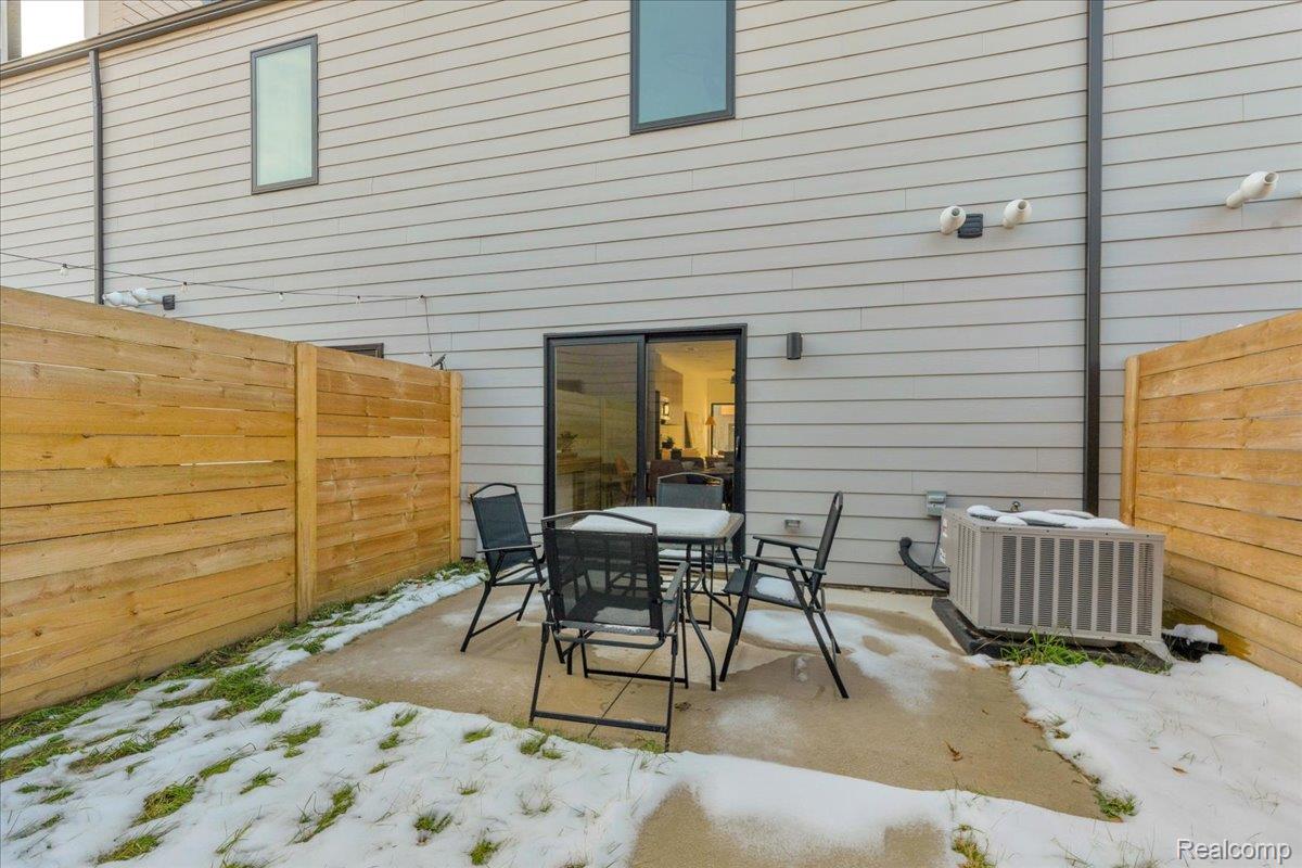 Detroit City, Michigan 48208, United States, 2 Bedrooms Bedrooms, ,3 BathroomsBathrooms,Residential,Active,146552