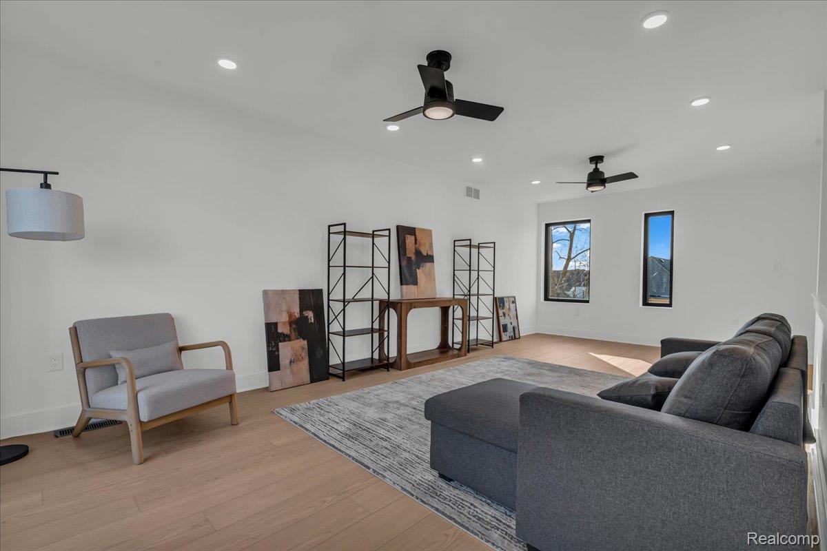 Detroit City, Michigan 48208, United States, 2 Bedrooms Bedrooms, ,3 BathroomsBathrooms,Residential,Active,146552