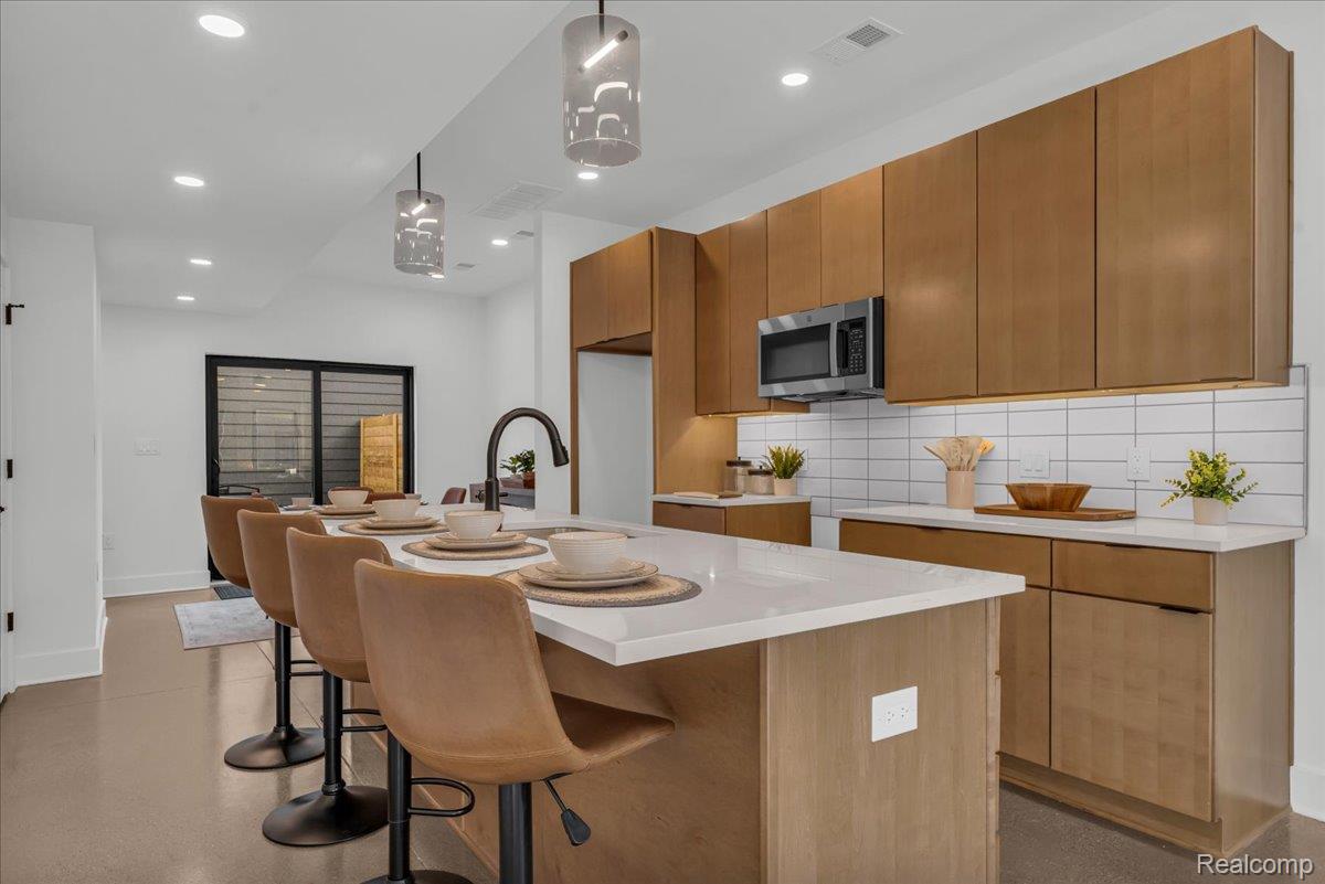 Detroit City, Michigan 48208, United States, 2 Bedrooms Bedrooms, ,3 BathroomsBathrooms,Residential,Active,146552