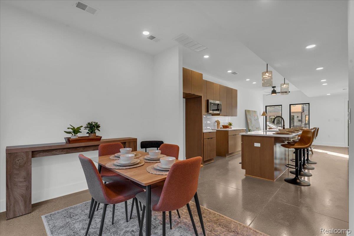 Detroit City, Michigan 48208, United States, 2 Bedrooms Bedrooms, ,3 BathroomsBathrooms,Residential,Active,146552