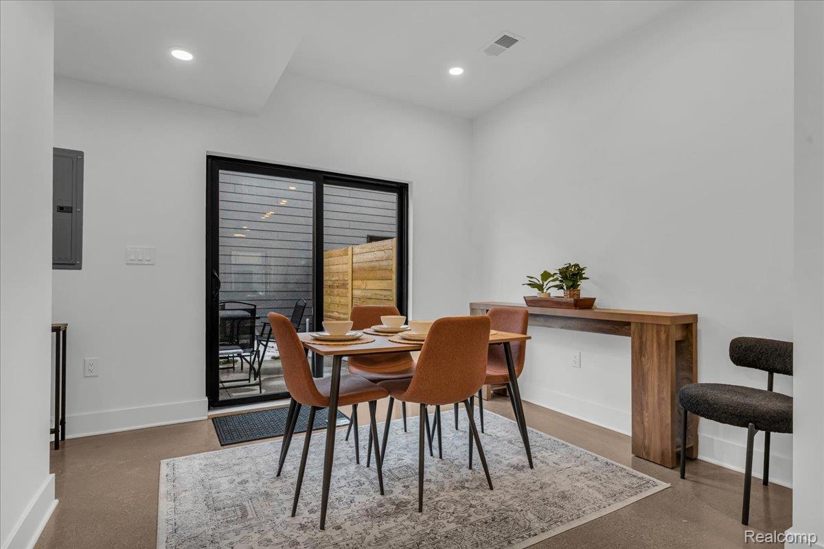 Detroit City, Michigan 48208, United States, 2 Bedrooms Bedrooms, ,3 BathroomsBathrooms,Residential,Active,146552