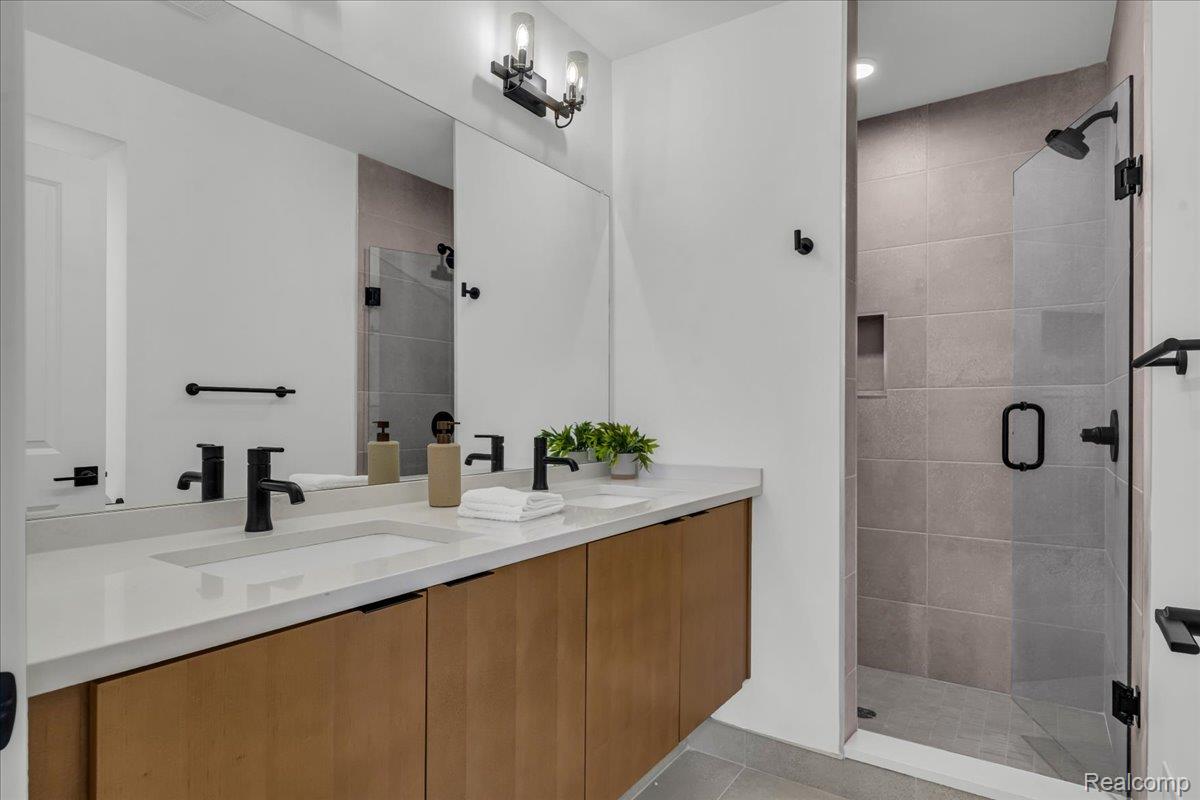 Detroit City, Michigan 48208, United States, 2 Bedrooms Bedrooms, ,3 BathroomsBathrooms,Residential,Active,146552