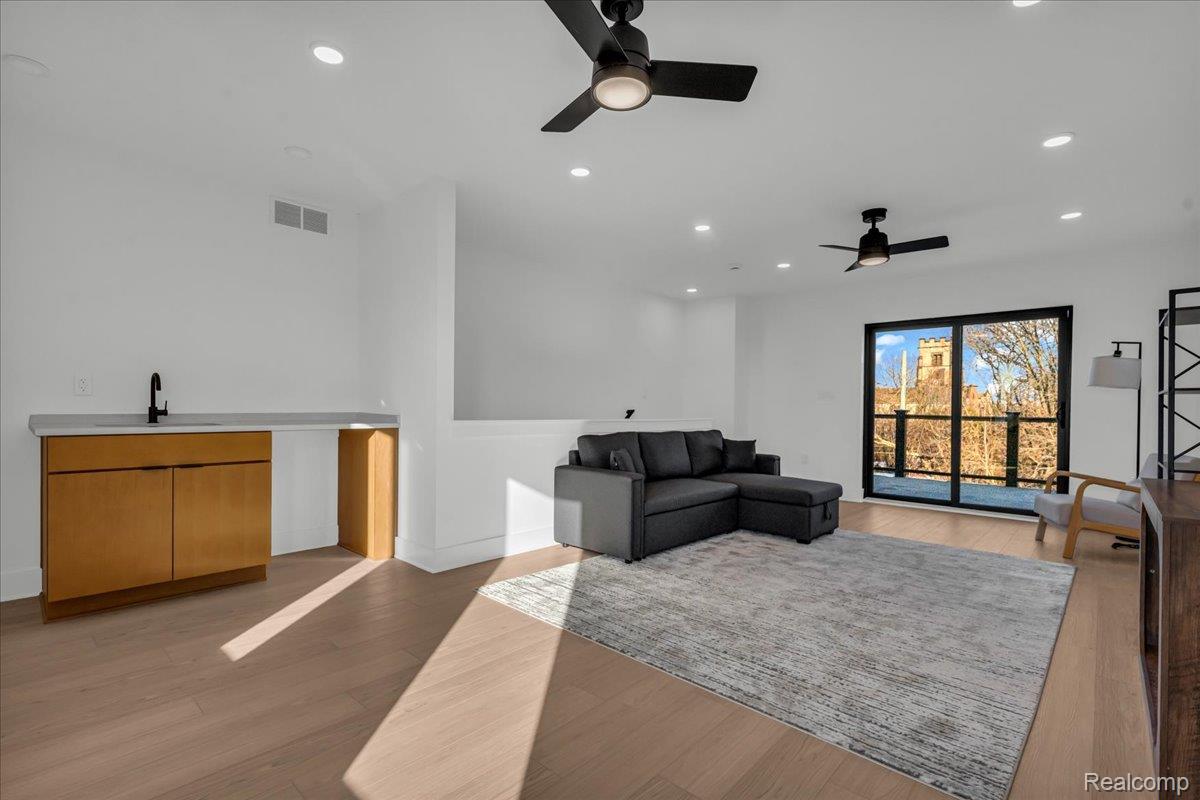 Detroit City, Michigan 48208, United States, 2 Bedrooms Bedrooms, ,3 BathroomsBathrooms,Residential,Active,146552