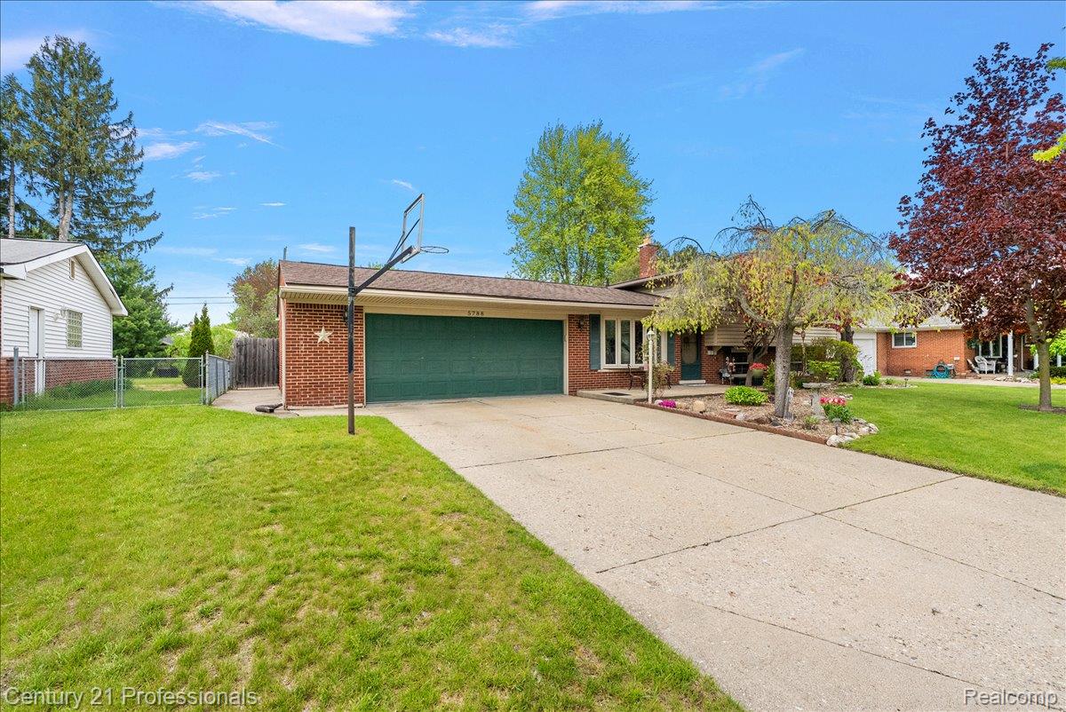 5788 Strathdon Way