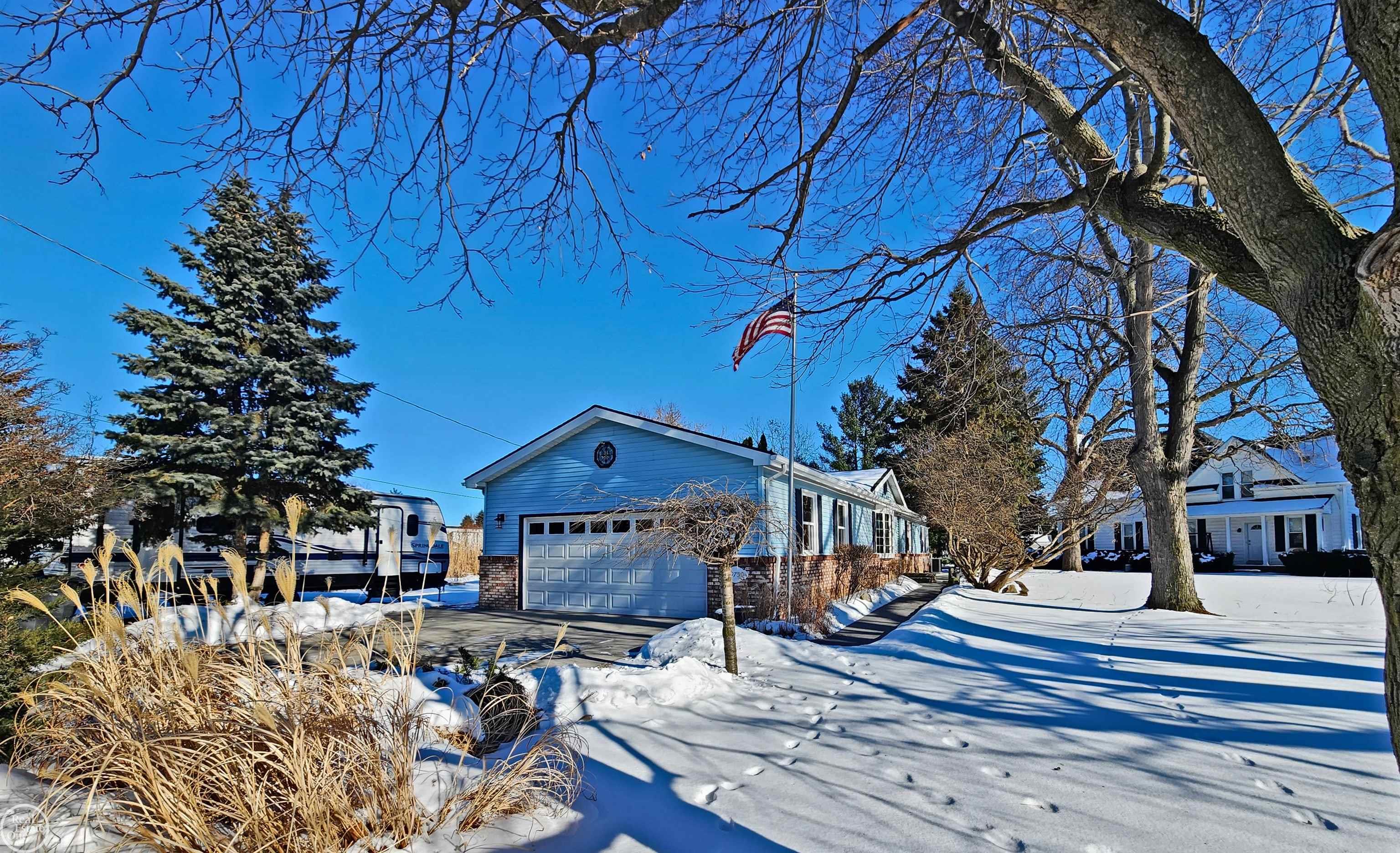 29750 Riverside Bay Court