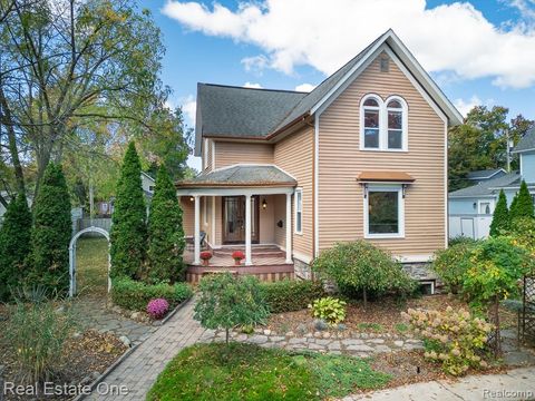 629 N Calhoun Street Lapeer City MI 48446