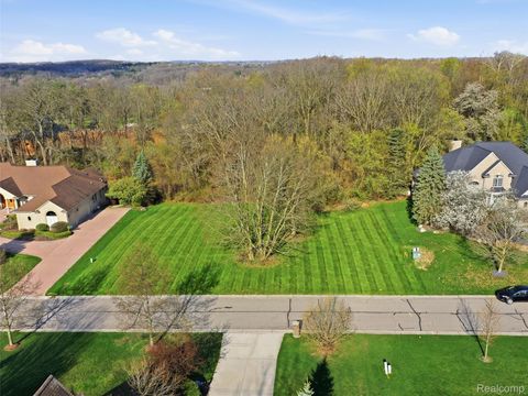 4710 Woodland Hills Drive Oakland Charter Township MI 48306
