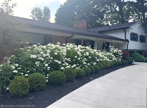 Tiny photo for 5722 Raven Road, Bloomfield Hills City, MI 48301 (MLS # 20261020357)