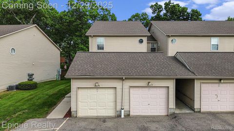 4977 OAK HILL Drive Waterford Charter Township MI 48329