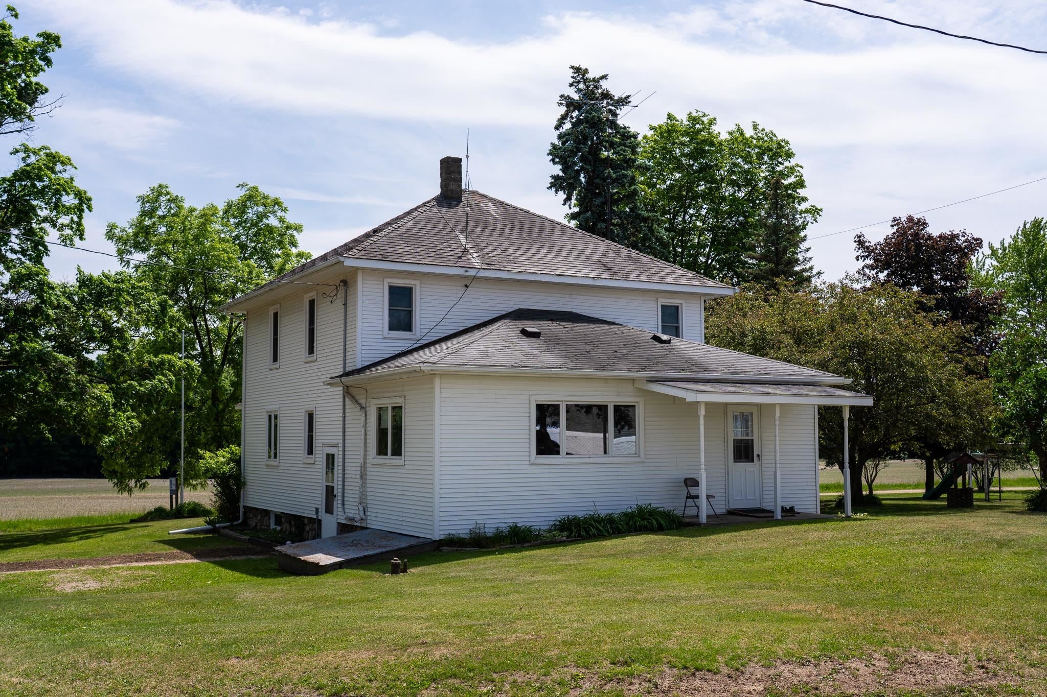 402 W Chapman Road