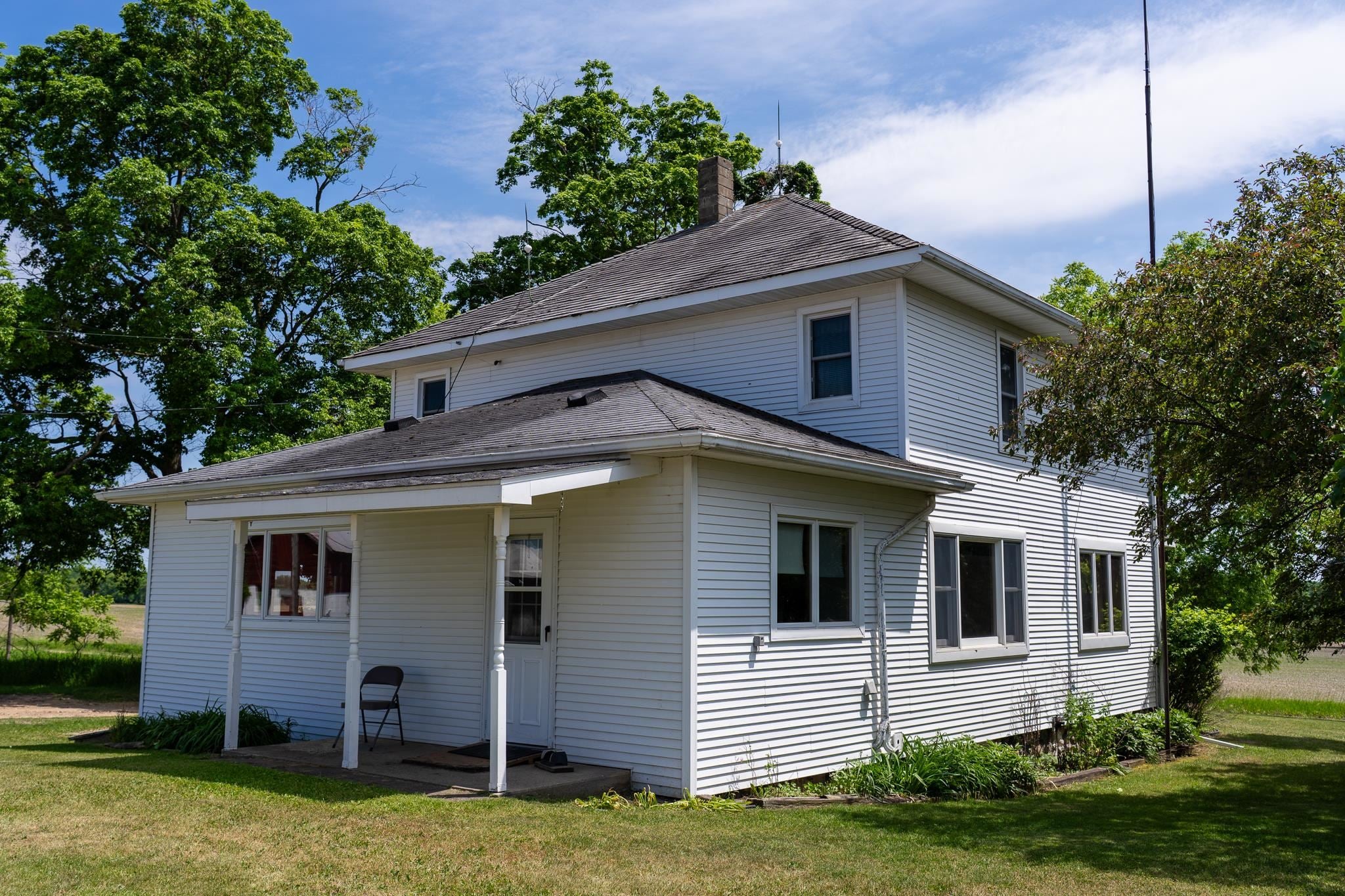 402 W Chapman Road
