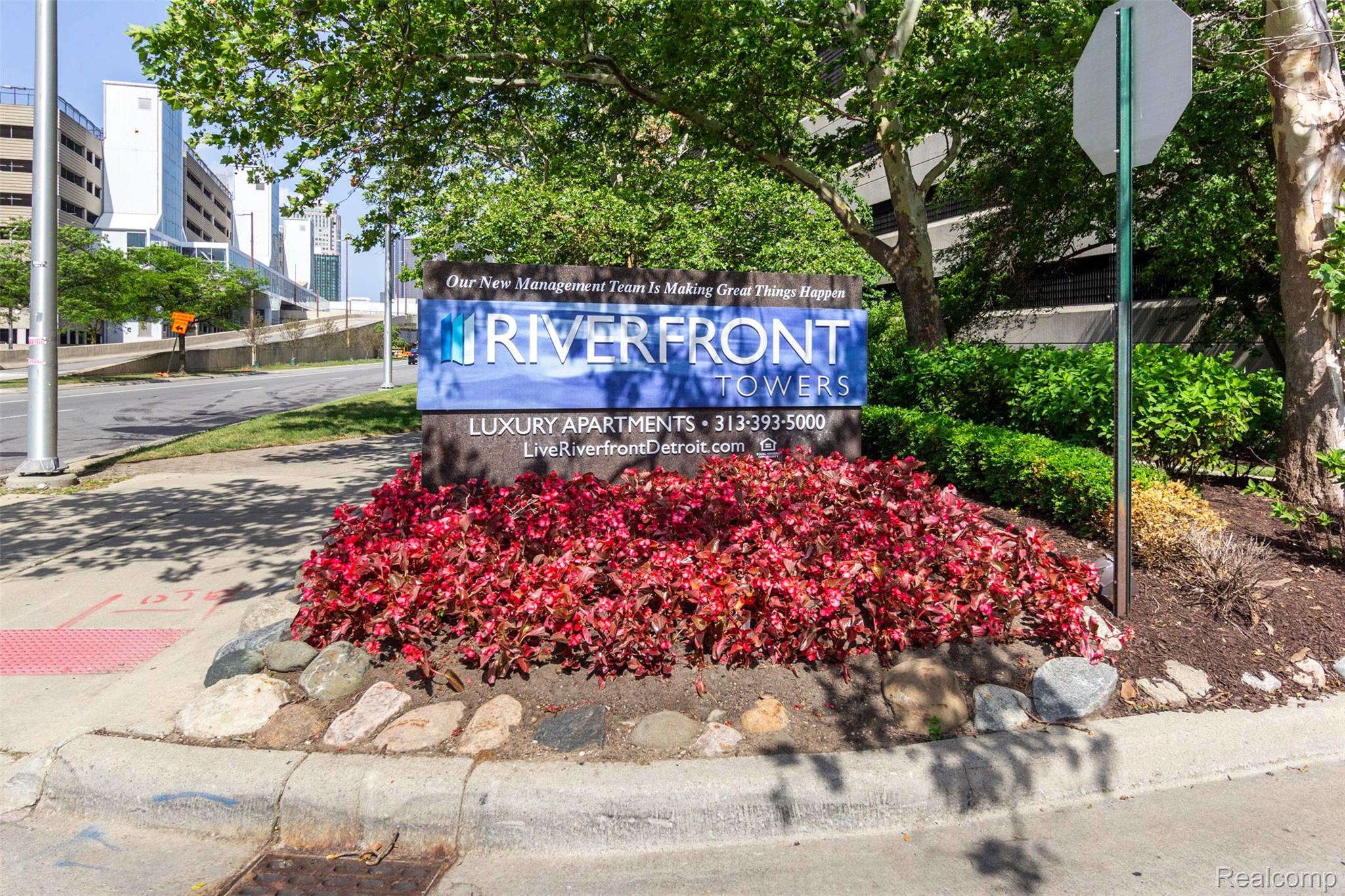 300 W Jefferson Avenue W 26