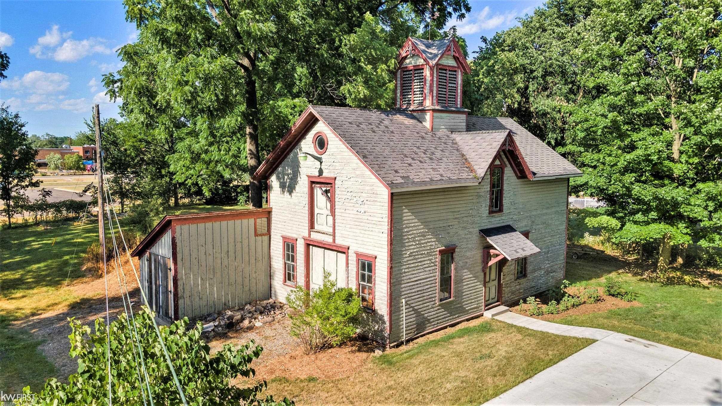 308 W Shiawassee Avenue