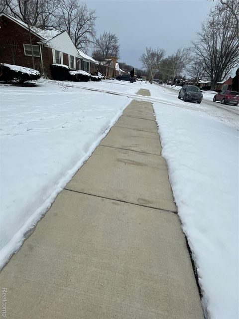 23509 Parklawn Street Oak Park City MI 48237