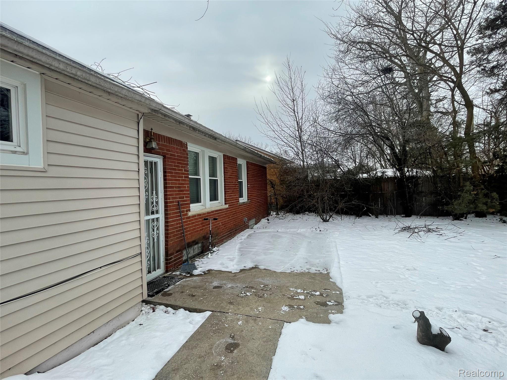 23509 Parklawn Street