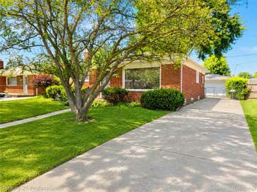8563 Centralia Street Dearborn Heights City MI 48127