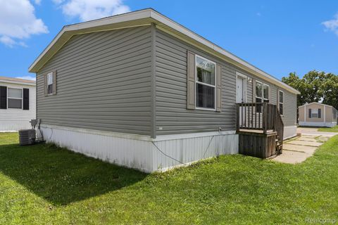 Photo of 184 Pheasant Ct, Grand Blanc City, MI 48439 (MLS # 20251019258)