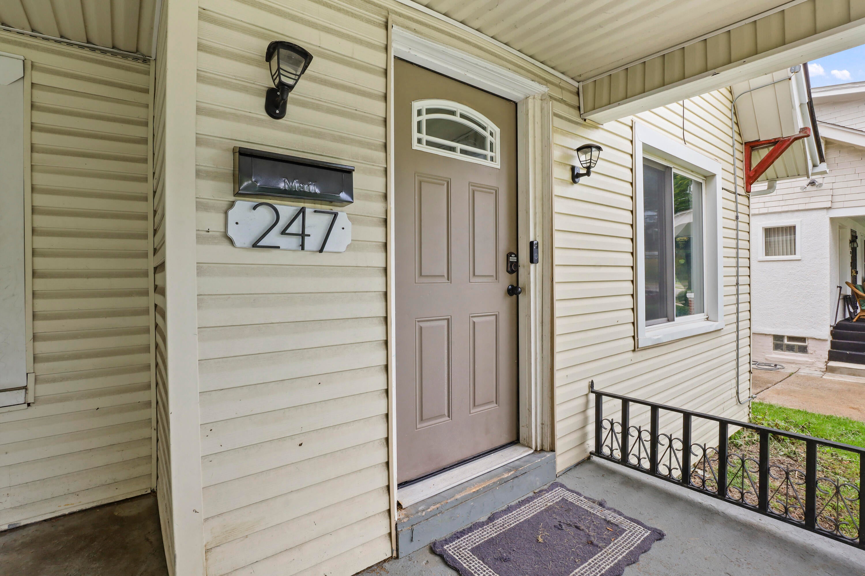 247 Moss Street
