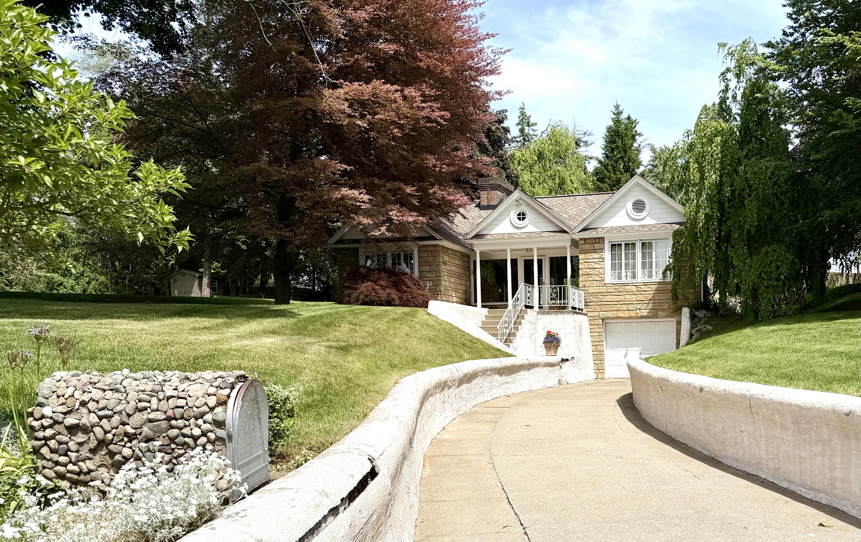 19 S Moorland Drive