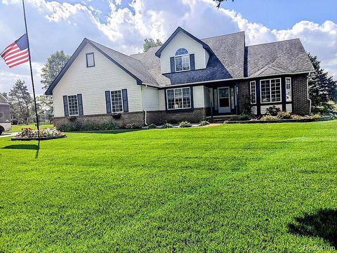 221 Maplewood Drive Brandon Charter Township MI 48348