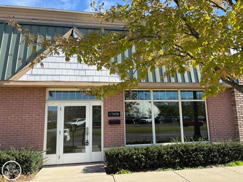 17898 Mack Avenue Grosse Pointe City MI 48230