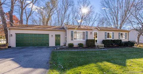 4771 Fiddle Avenue Waterford Charter Township MI 48328