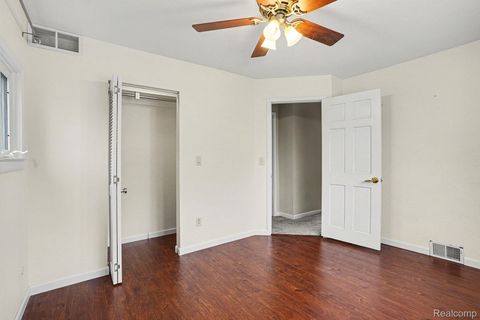 Tiny photo for 1539 Park Avenue, Bay City City, MI 48708 (MLS # 20261002529)