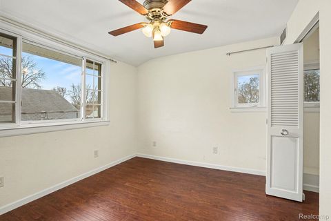 Tiny photo for 1539 Park Avenue, Bay City City, MI 48708 (MLS # 20261002529)