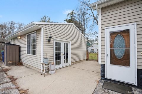 Tiny photo for 1539 Park Avenue, Bay City City, MI 48708 (MLS # 20261002529)