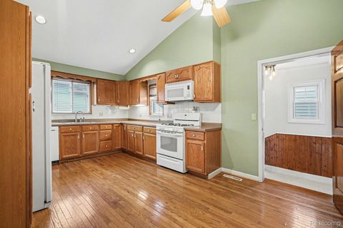 Tiny photo for 1539 Park Avenue, Bay City City, MI 48708 (MLS # 20261002529)