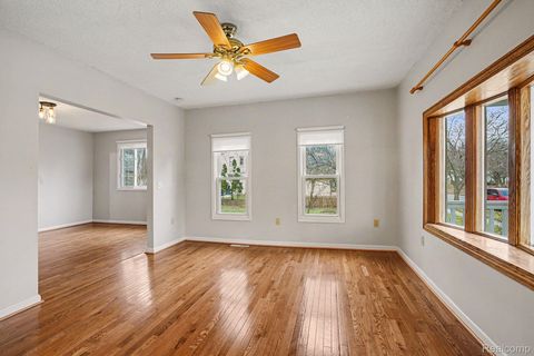 Tiny photo for 1539 Park Avenue, Bay City City, MI 48708 (MLS # 20261002529)