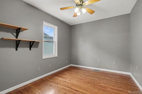 Tiny photo for 1539 Park Avenue, Bay City City, MI 48708 (MLS # 20261002529)