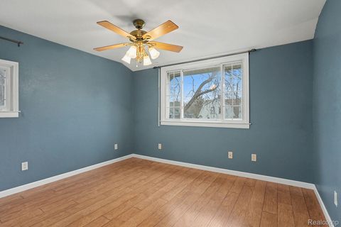 Tiny photo for 1539 Park Avenue, Bay City City, MI 48708 (MLS # 20261002529)