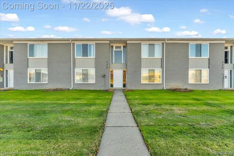 328 E Elmwood Avenue Clawson City MI 48017