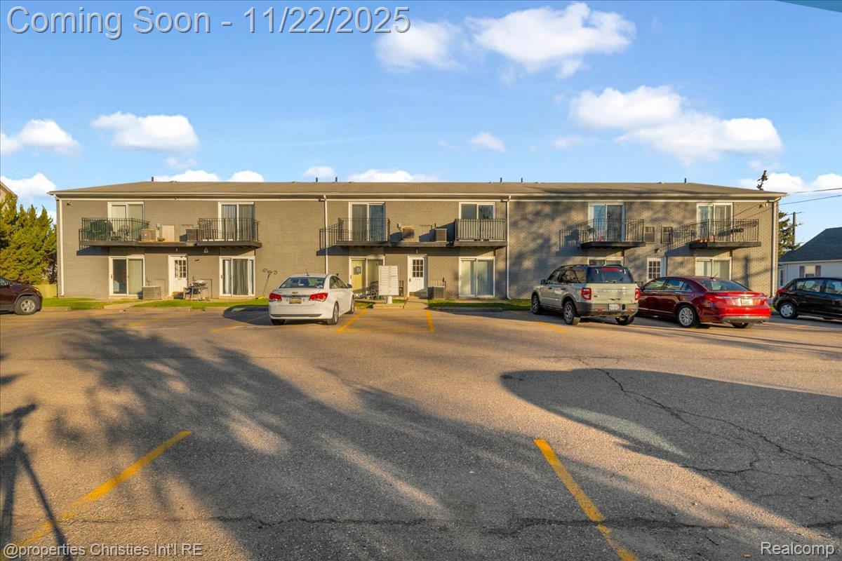 328 E Elmwood Avenue