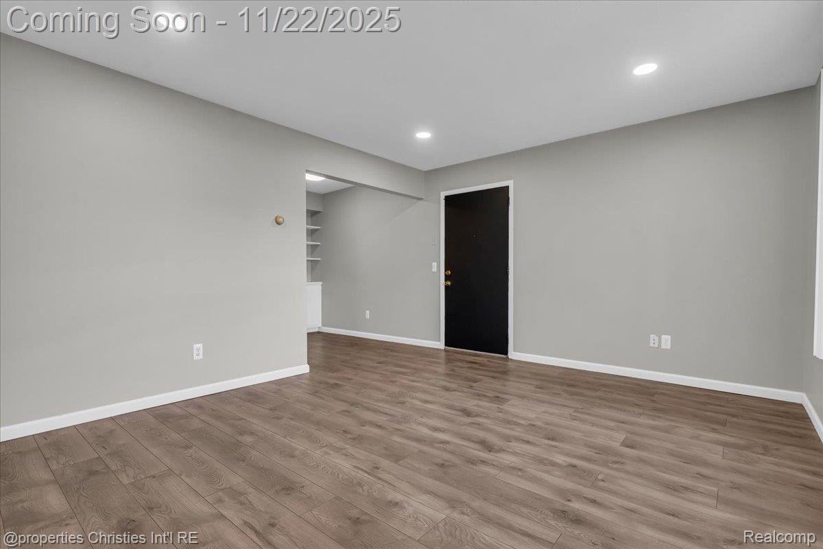 328 E Elmwood Avenue