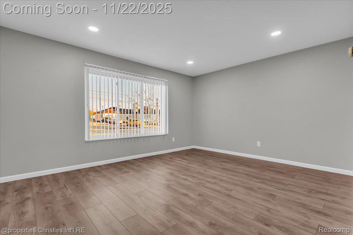 328 E Elmwood Avenue