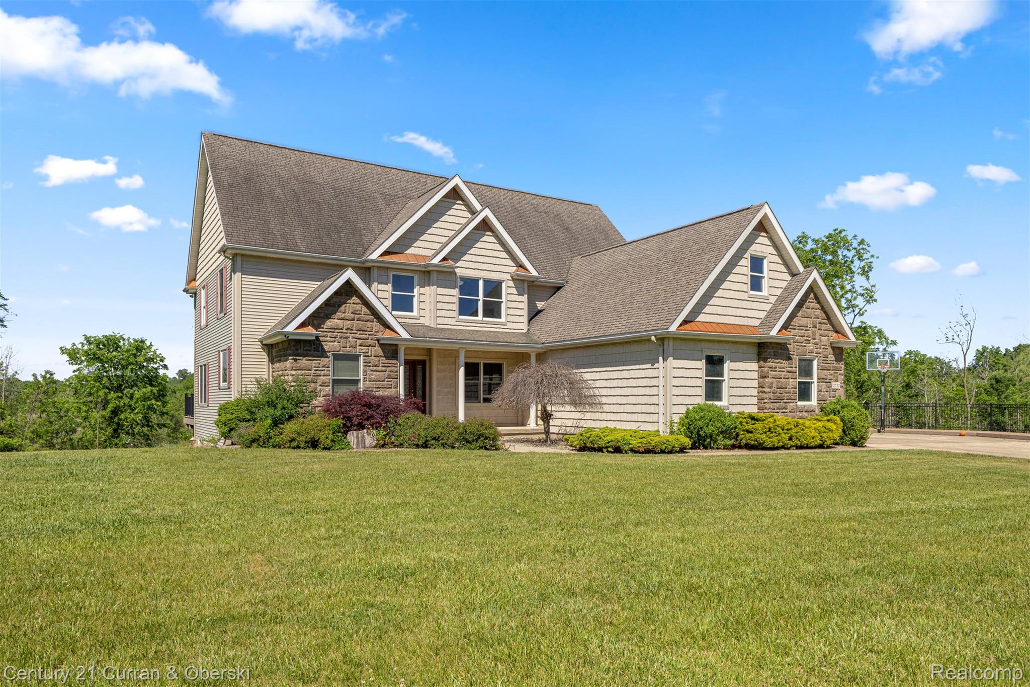 2732 Carric Court