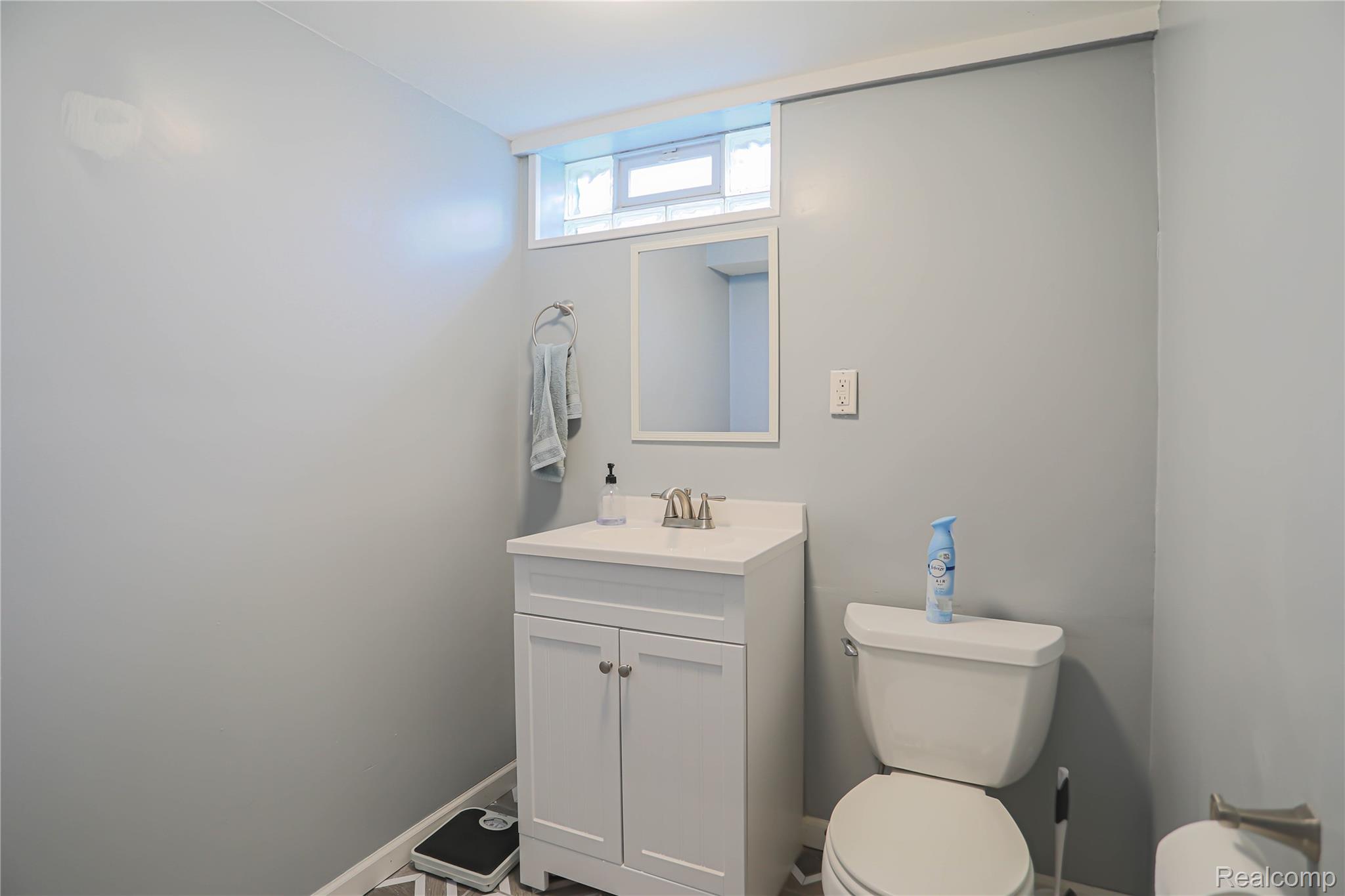 Roseville City, Michigan 48066, United States, 3 Bedrooms Bedrooms, ,2 BathroomsBathrooms,Residential,Active,241085