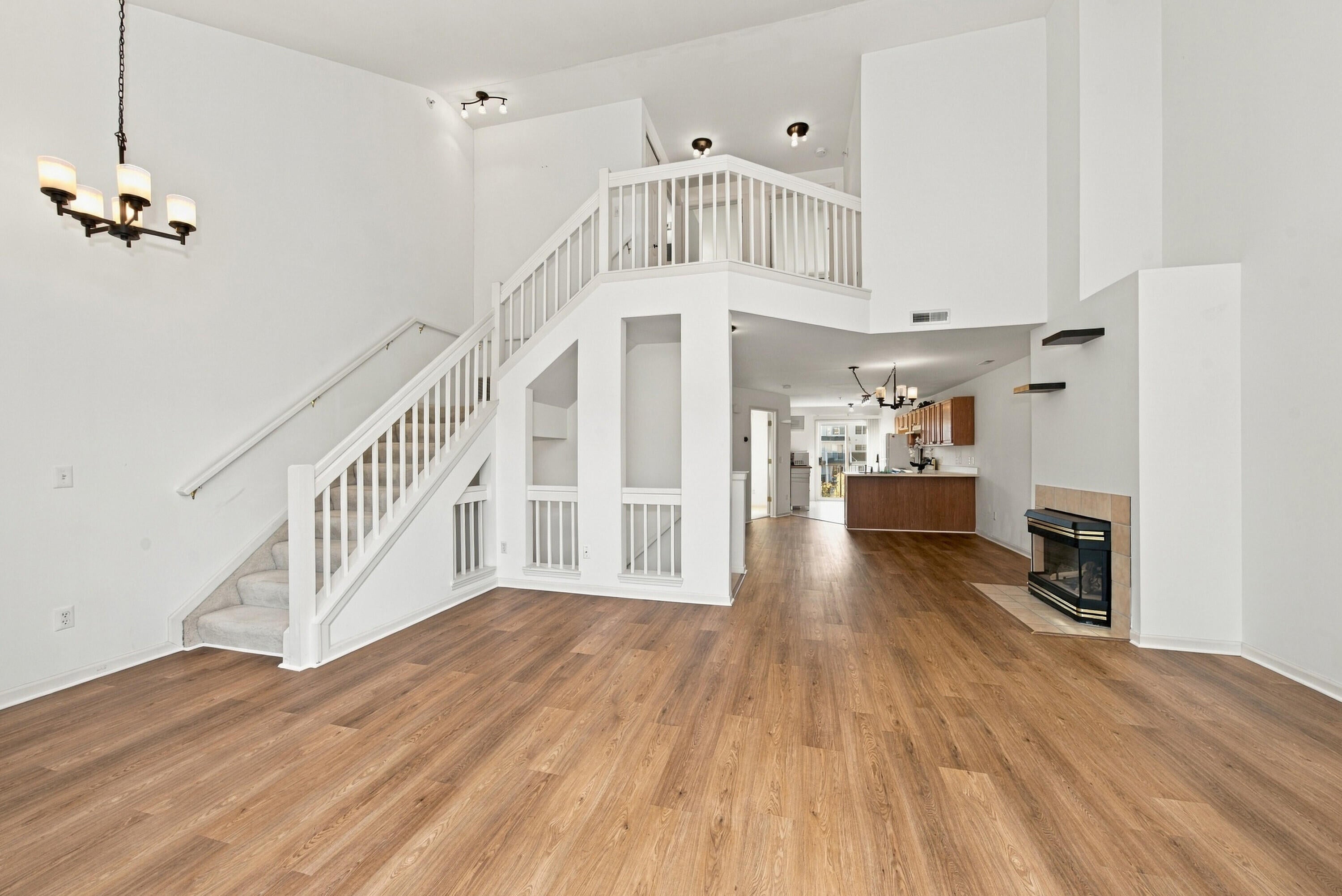 1870 Lindsay Lane