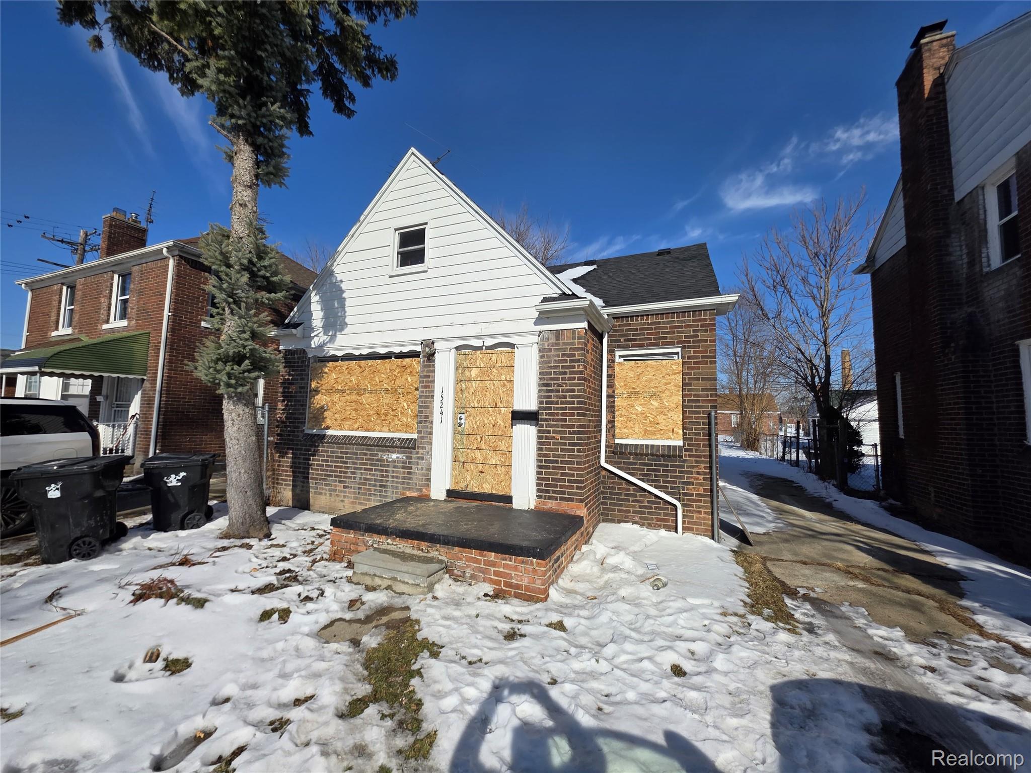 15241 Seymour Street