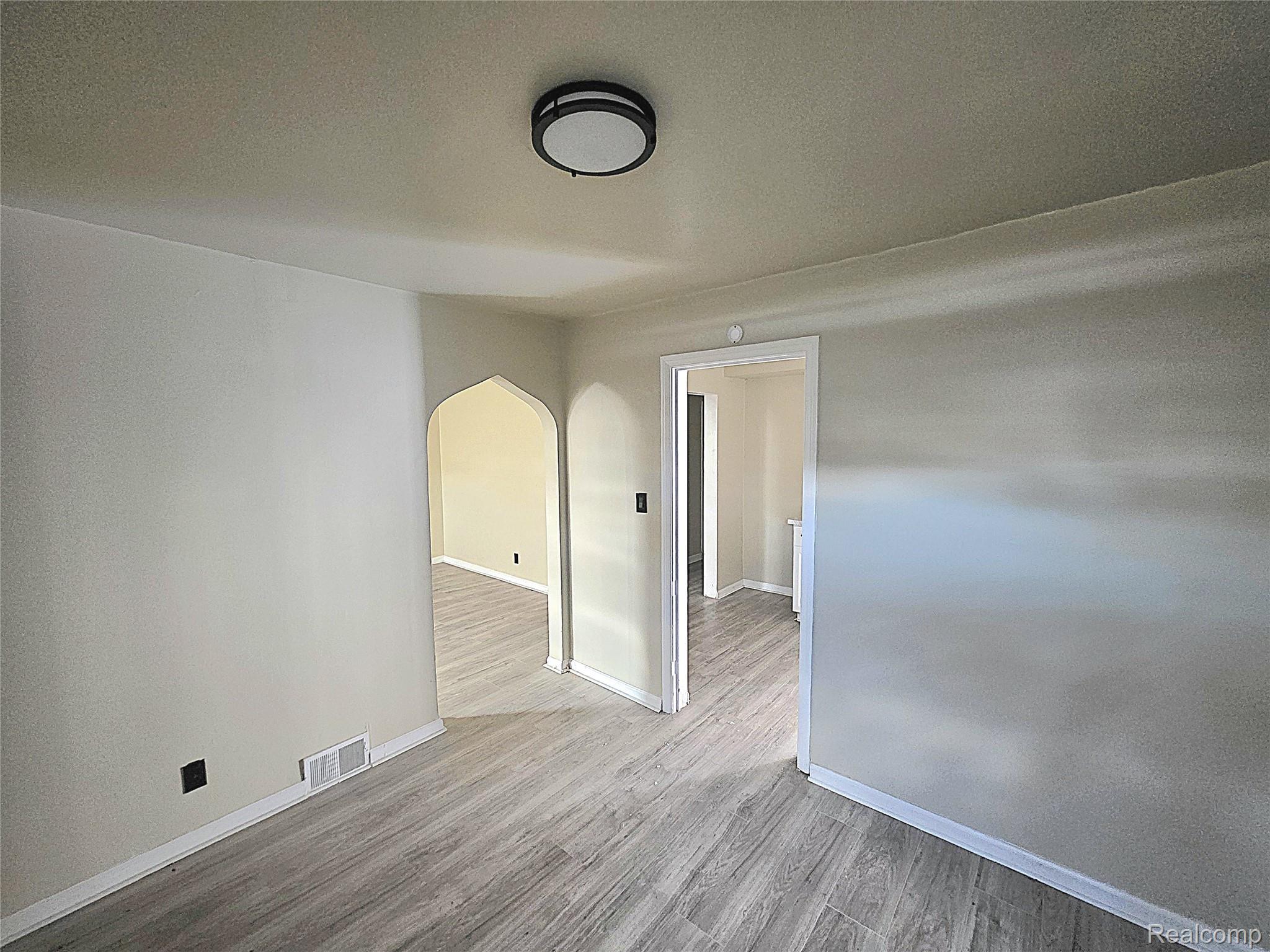 15241 Seymour Street