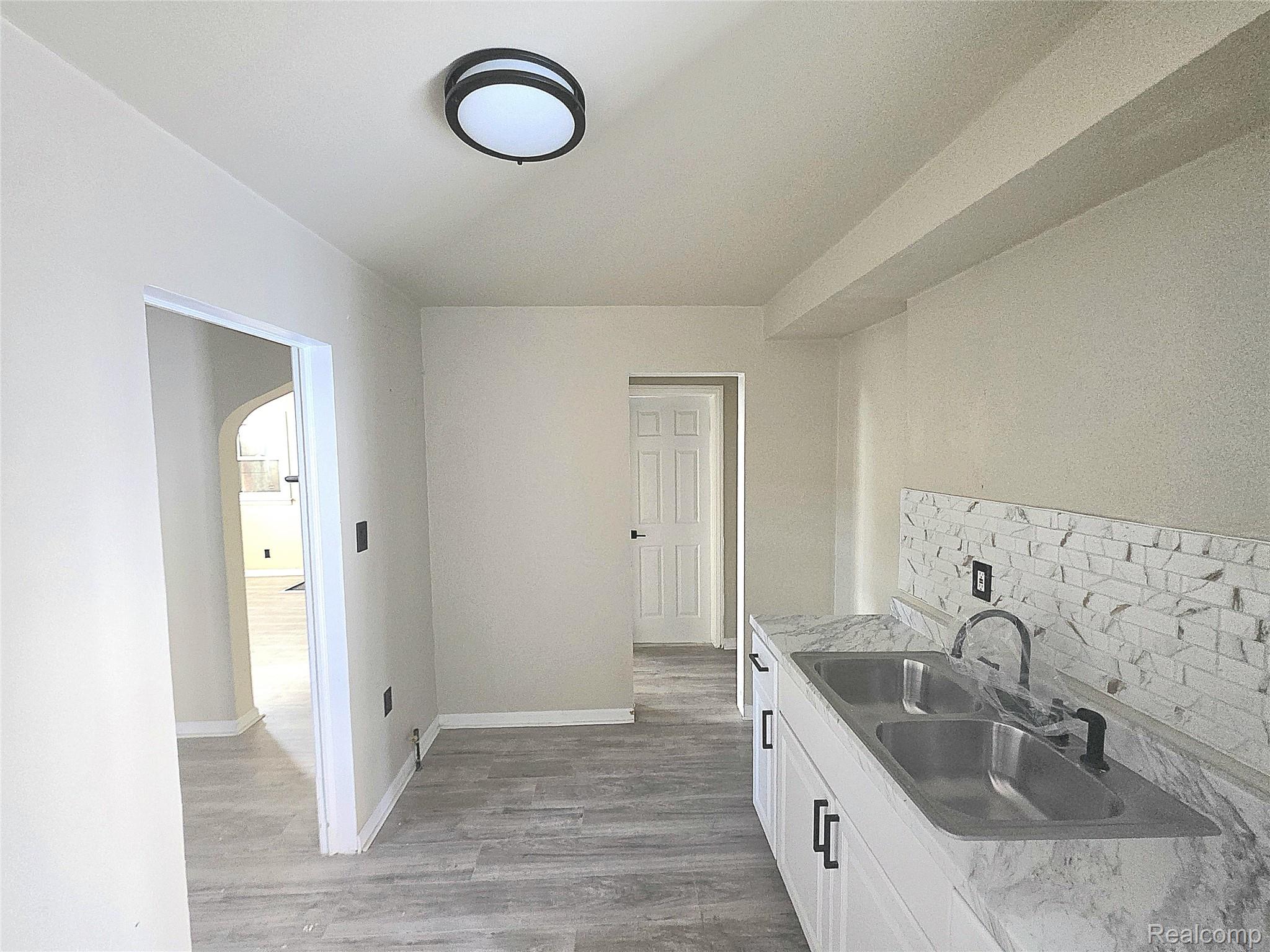 15241 Seymour Street