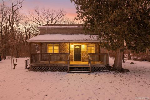 13574 Fairview Court Van Buren Charter Township MI 48111