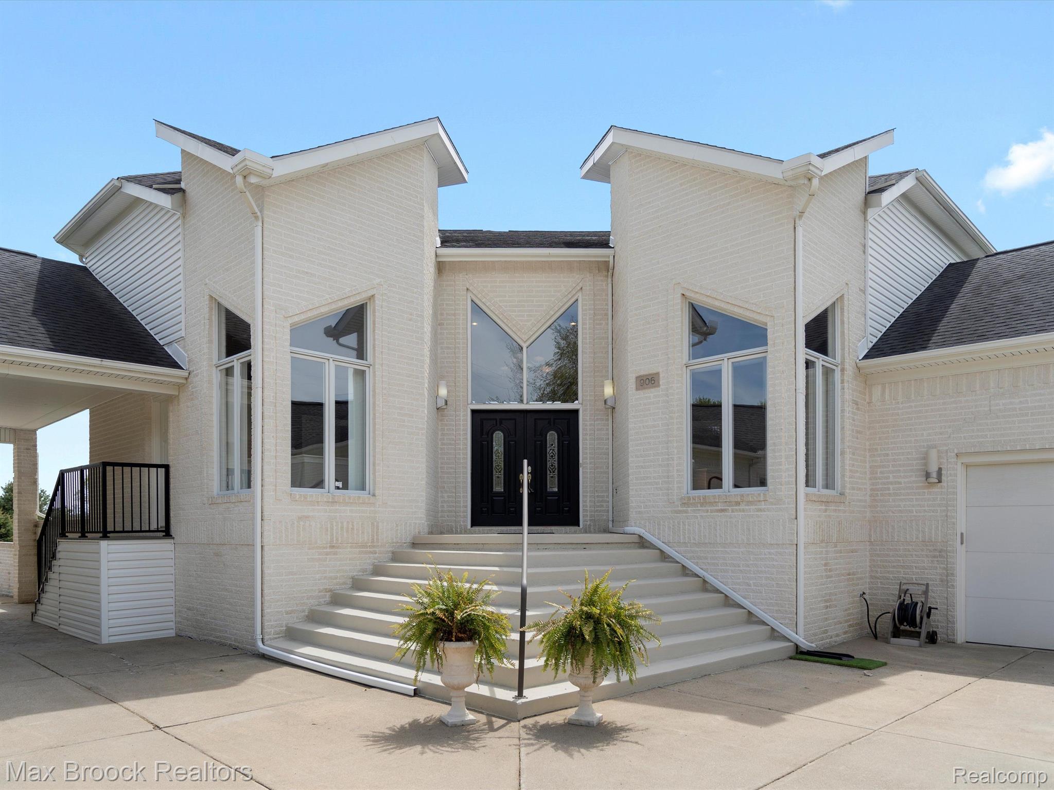 906 YULE Road