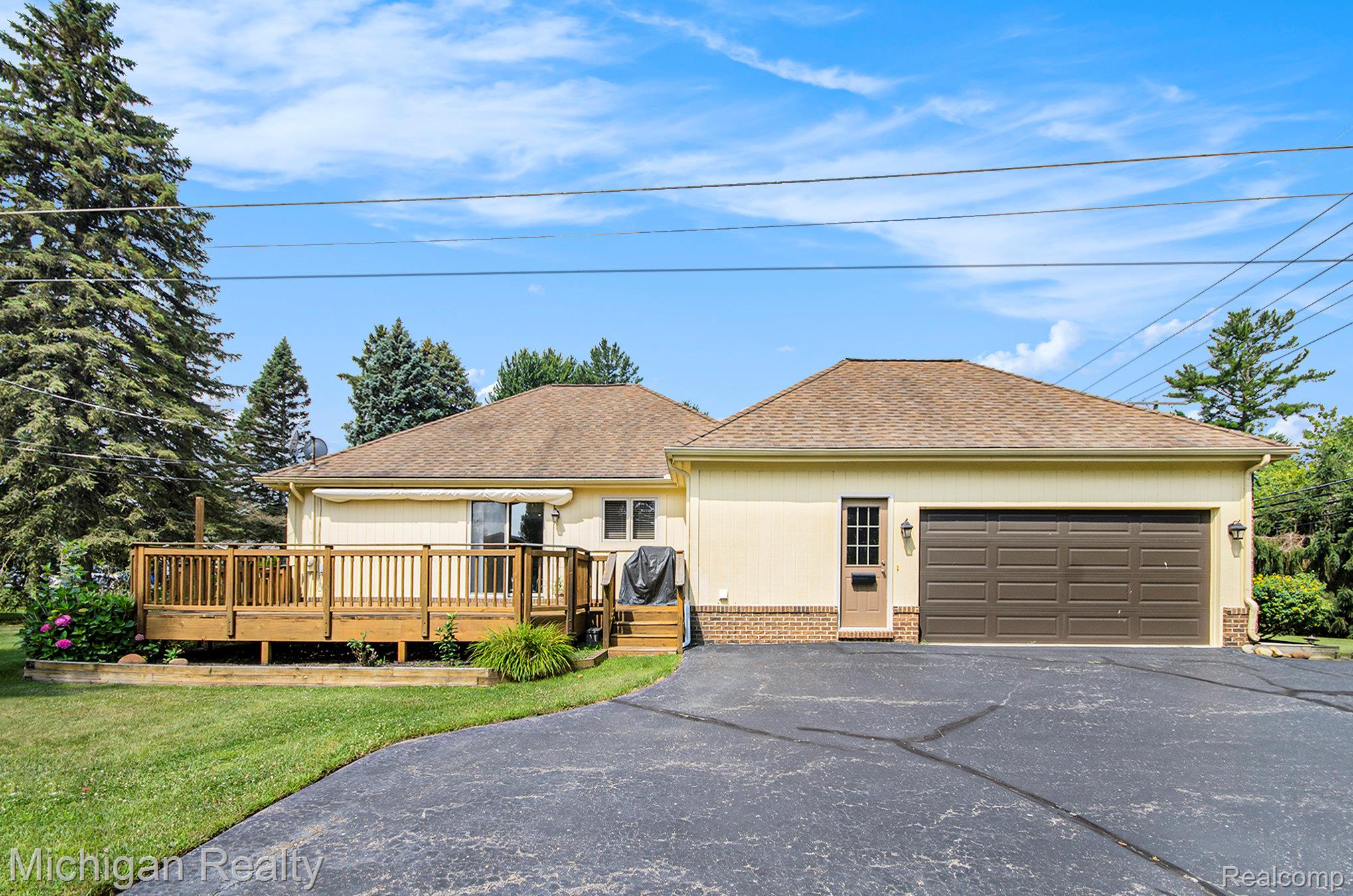 3531 E COMMERCE Road